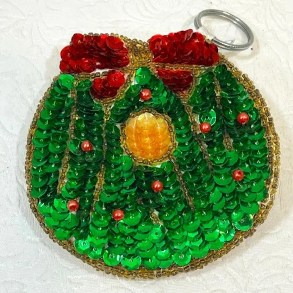 VTG Christmas Wreath Sequined Beaded Zip Change Coin Key Chain Purse Pouch 3.5